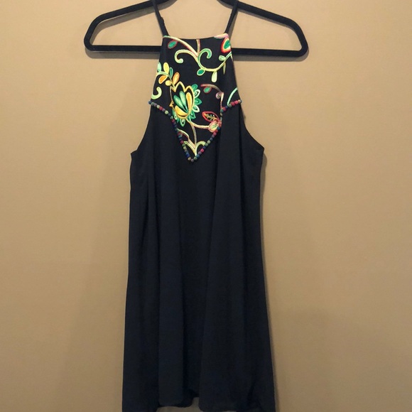 Lulu’s black Shift Dress - Picture 1 of 6